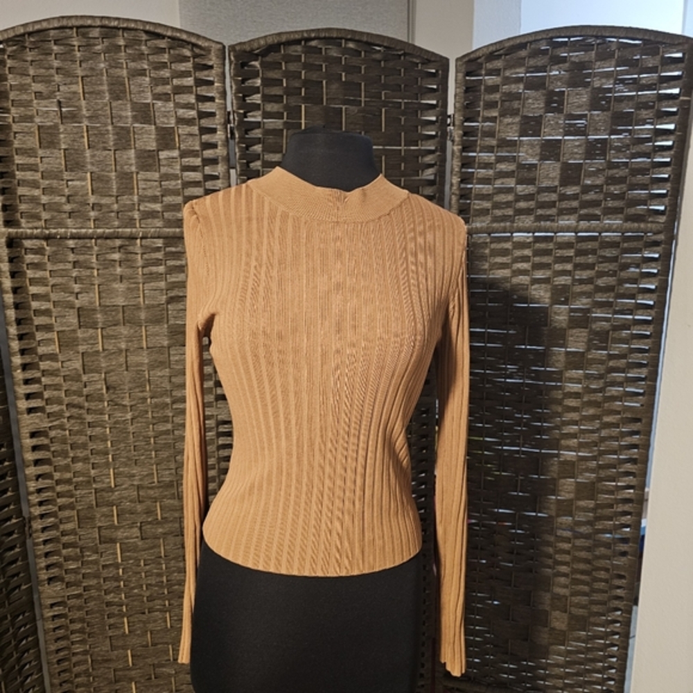 NEW GUESS SWEATER